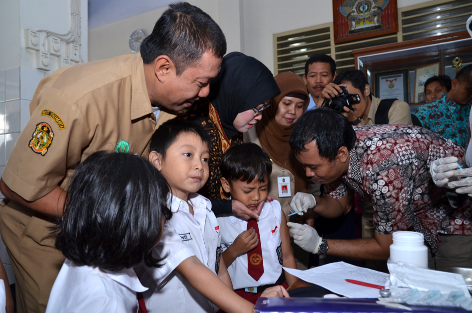 SERATUSAN SISWA SD PANGUDI LUHUR JOGJA DIIMUNISASI