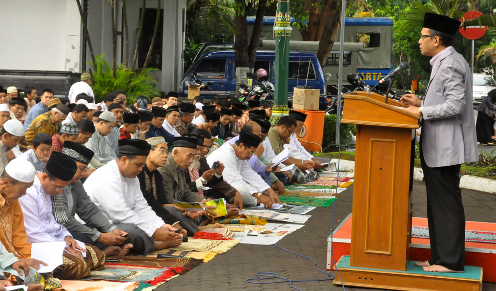 WALIKOTA YOGYAKARTA  KHOTIB SHALAT IDUL ADHA 1432 H DI BALAIKOTA