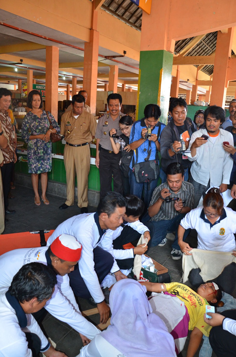 PASAR TRADISIONAL BERINGHARJO DILENGKAPI KLINIK KESEHATAN