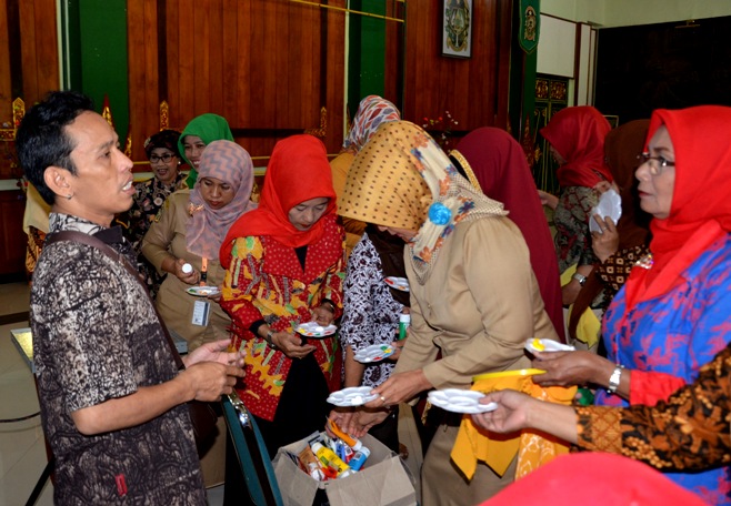 BATIK LUKIS YANG SEMAKIN EKSIS DIMINATI IBU-IBU