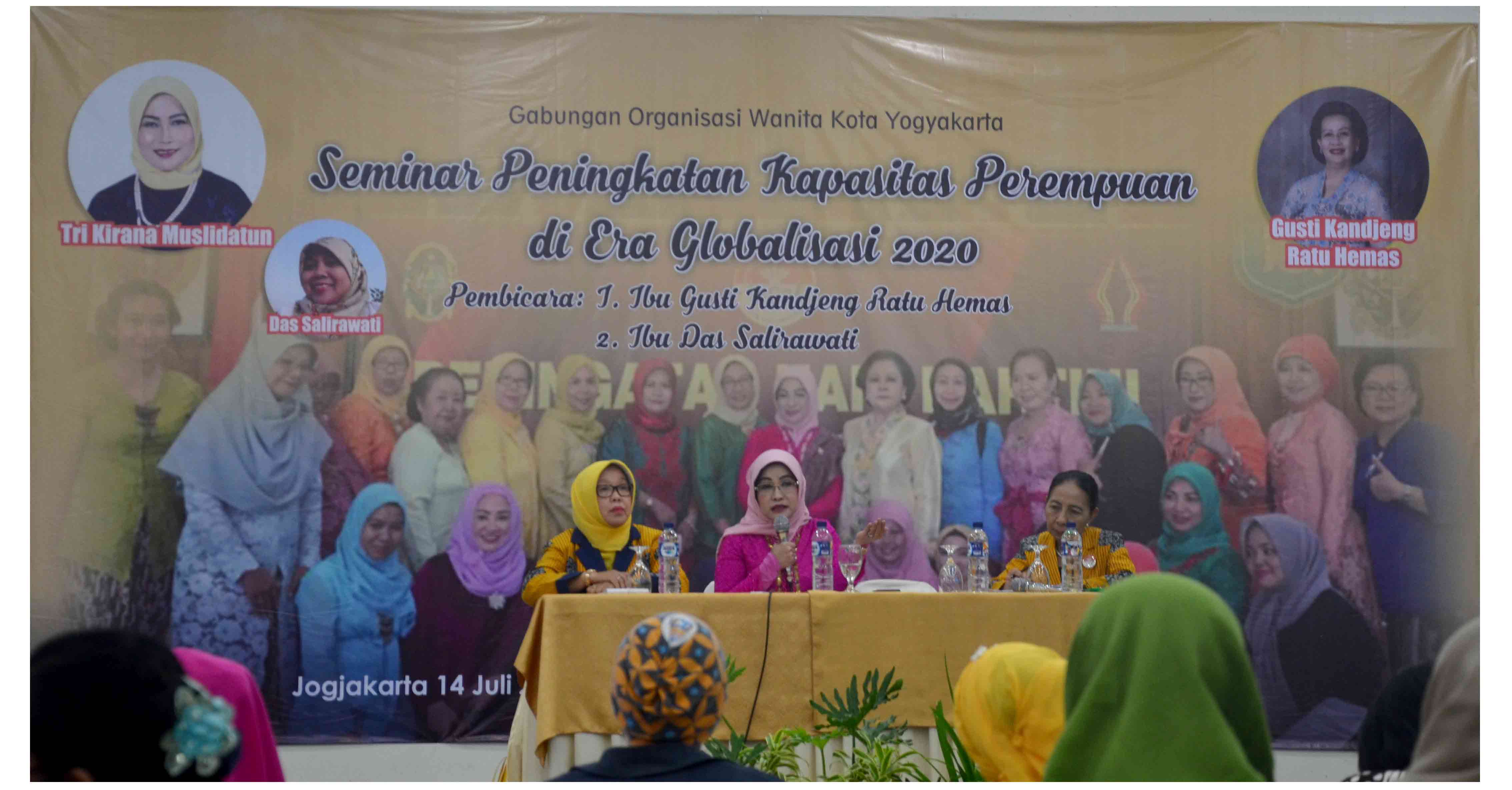 DPPMPA dan GOW Menggelar Seminar Peningkatan Kapasitas Perempuan Di Era Modern 2020