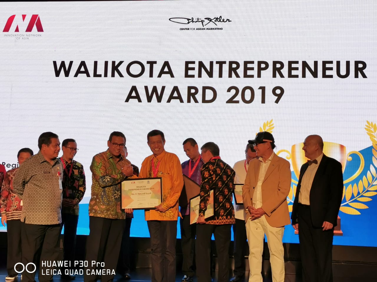 Haryadi Suyuti Terima Penghargaan Regional Leader Entrepreneur Award 2019