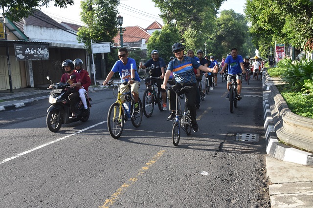 Wawali Awali Minggu Pagi Dengan Bersepeda Bersama Warga Kota Yogya