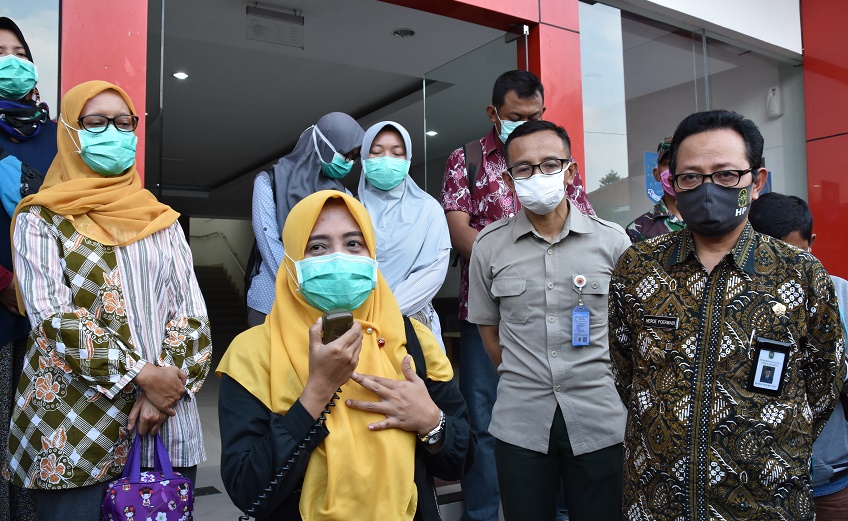 Tenaga Medis dan Relawan Disambut Warga Baciro di Balai Diklat Depdagri