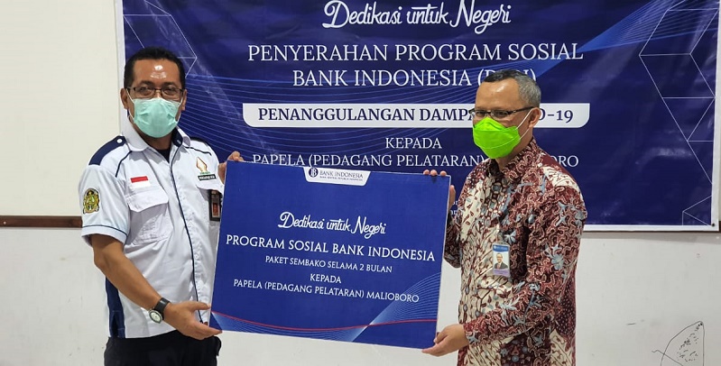 Disperindag Bersama Bank Indonesia Berikan Sembako Ke Papela