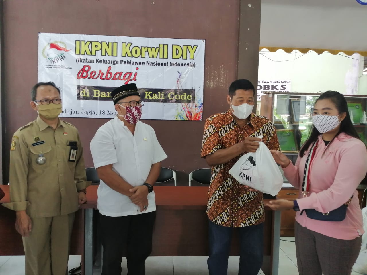 IKPNI Bantu Warga Bantaran Sungai Code