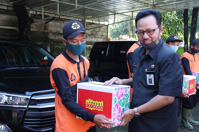 Pasukan Oranye Kota Yogyakarta Terima Bantuan Sembako
