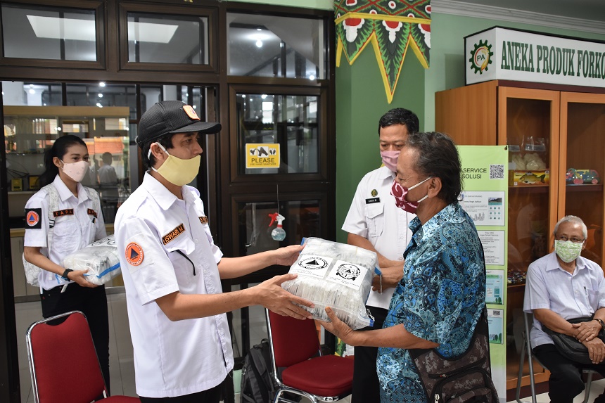 Pemkot Bagi Masker Gratis Untuk Warga Pakualaman