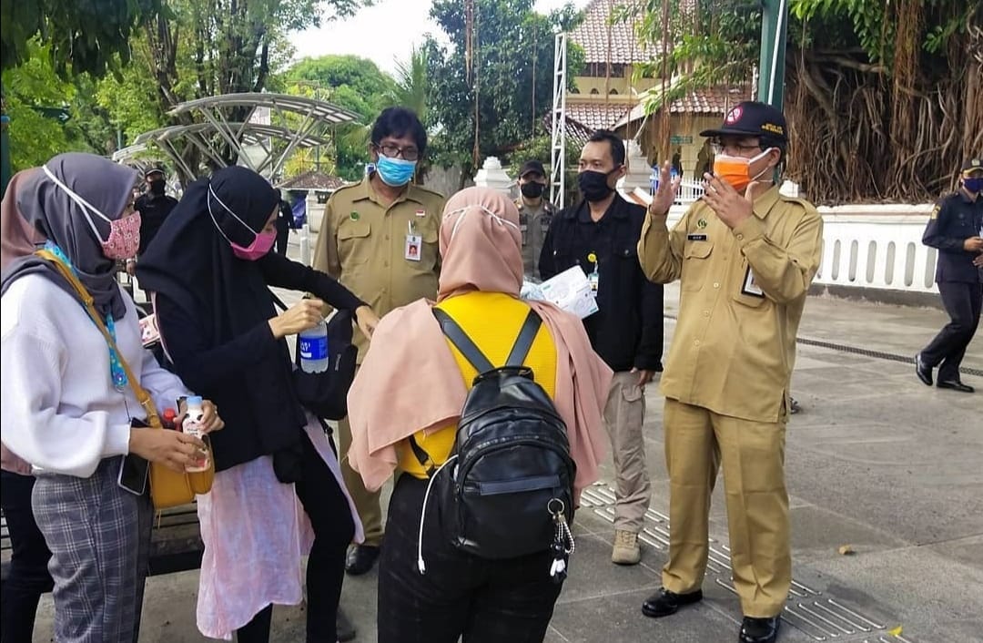 Pengayuh Becak dan Kusir Andong Wajib Pakai Masker