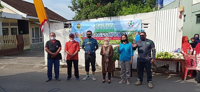 Aksi MasBayu ke-6 Wirogunan Bagikan 2.234 Bungkus Sayur