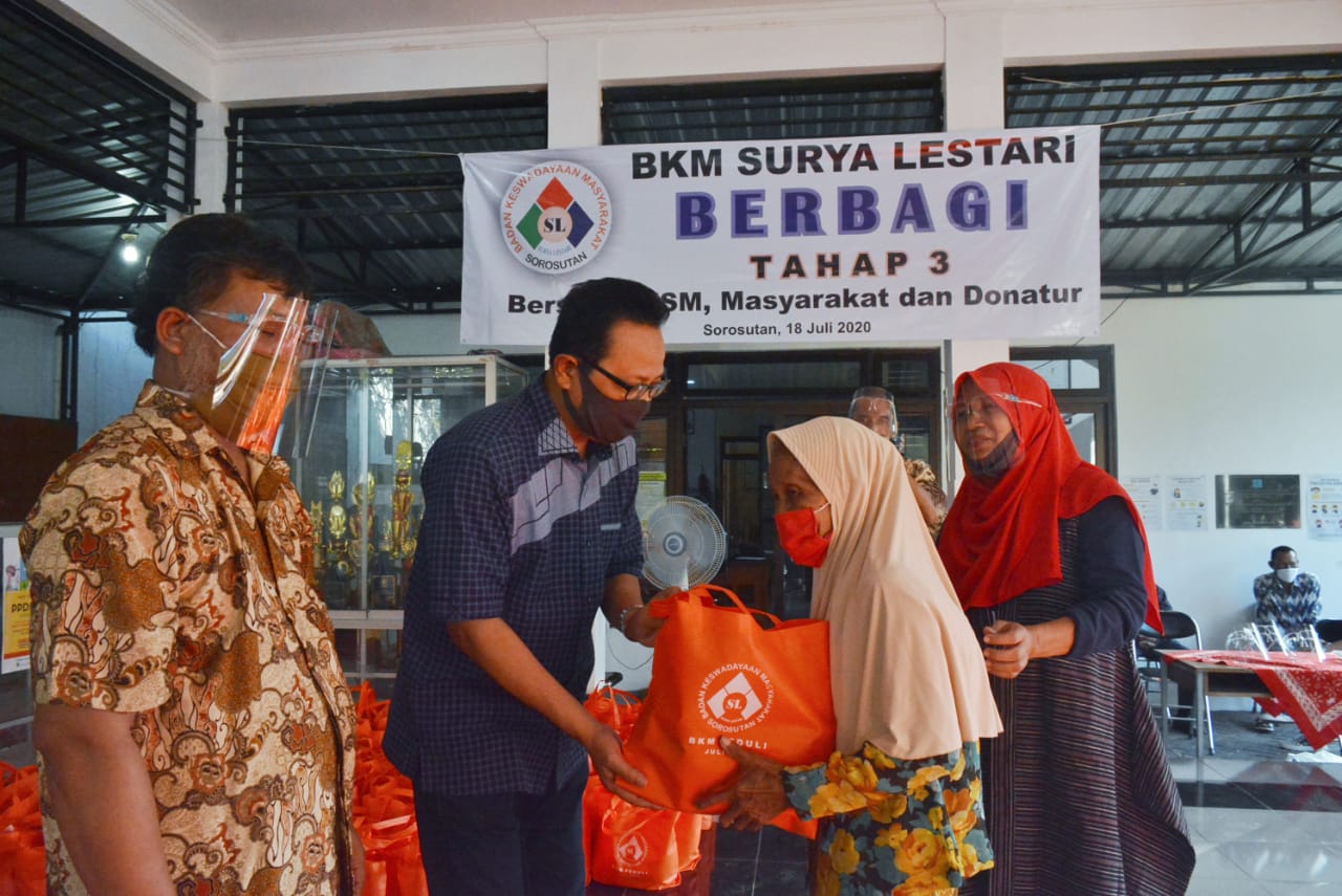 BKM Surya Lestari Bagikan Ratusan Sembako untuk Warga Sorosutan