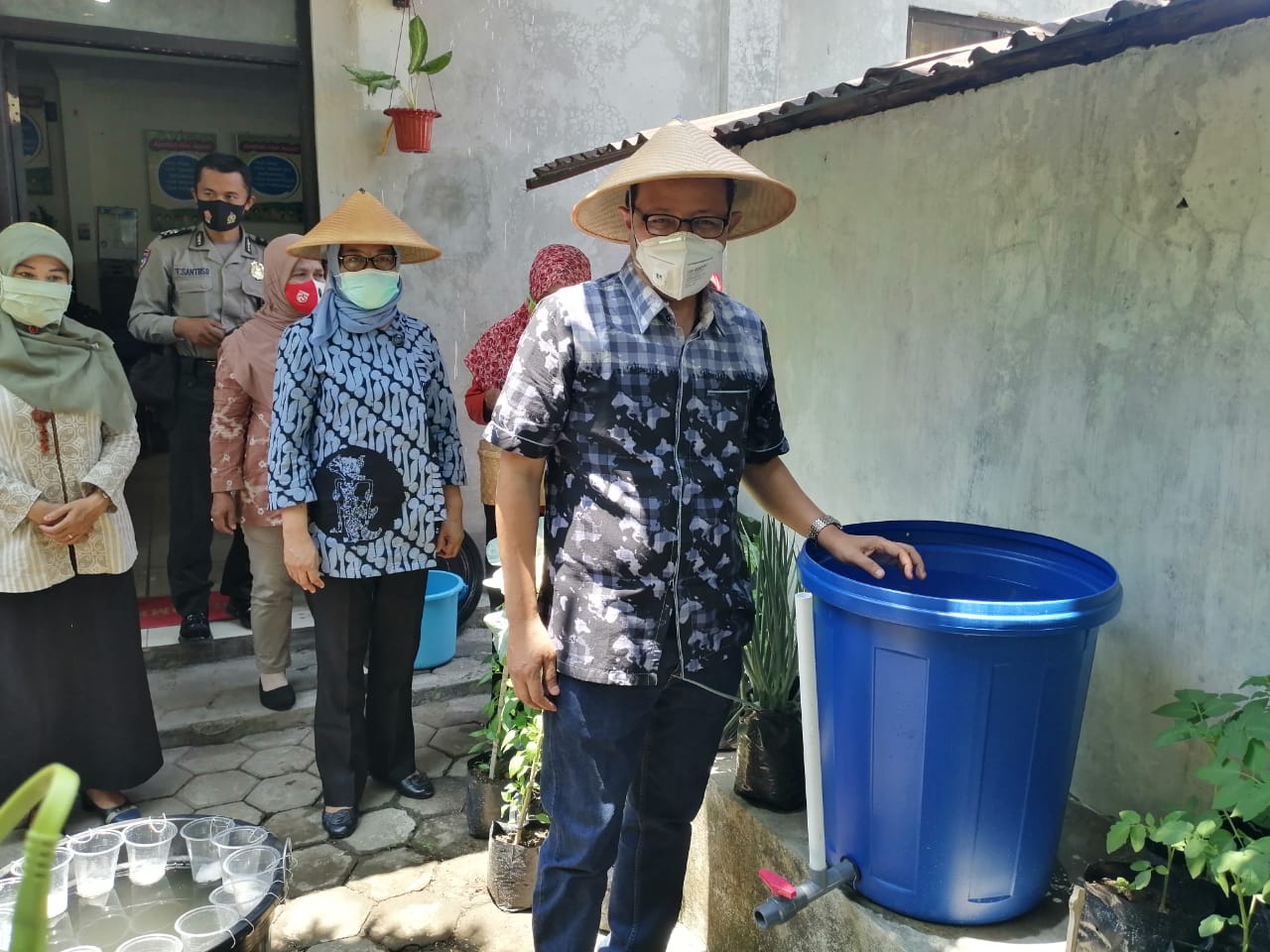 Semangat Gandeng Gendong Warga Jageran di Tengah Pandemi