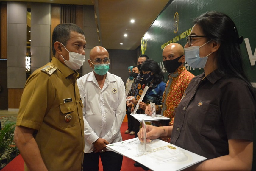 Walikota Yogyakarta Berikan Surat keterangan Verifikasi Kepada 17 Hotel