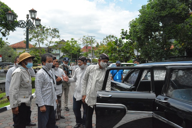 Puluhan Mobil Antik Berjejer di Halaman Balaikota Yogyakarta