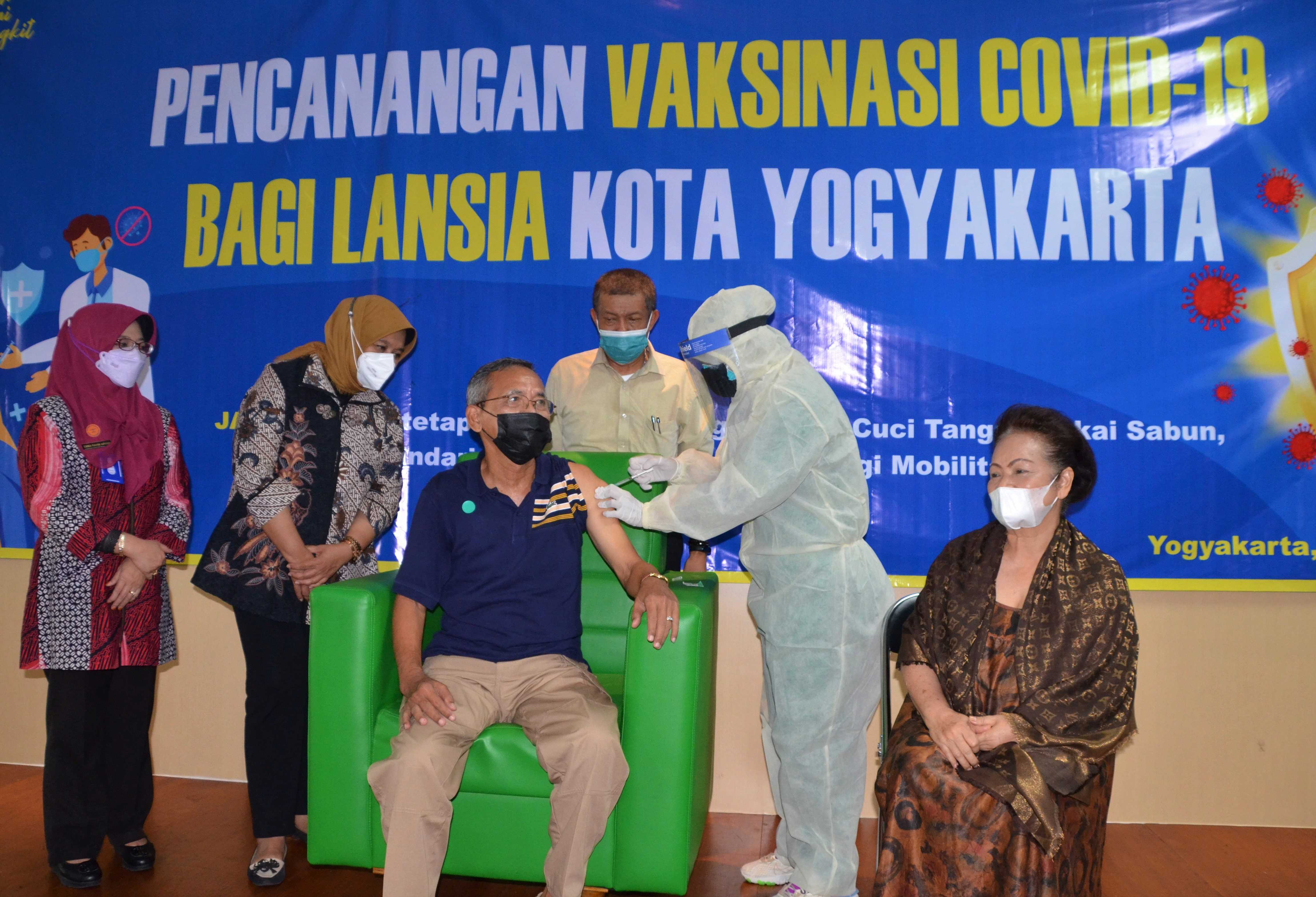 Walikota Canangkan Vaksinasi Covid-19 Bagi Lansia Yogya
