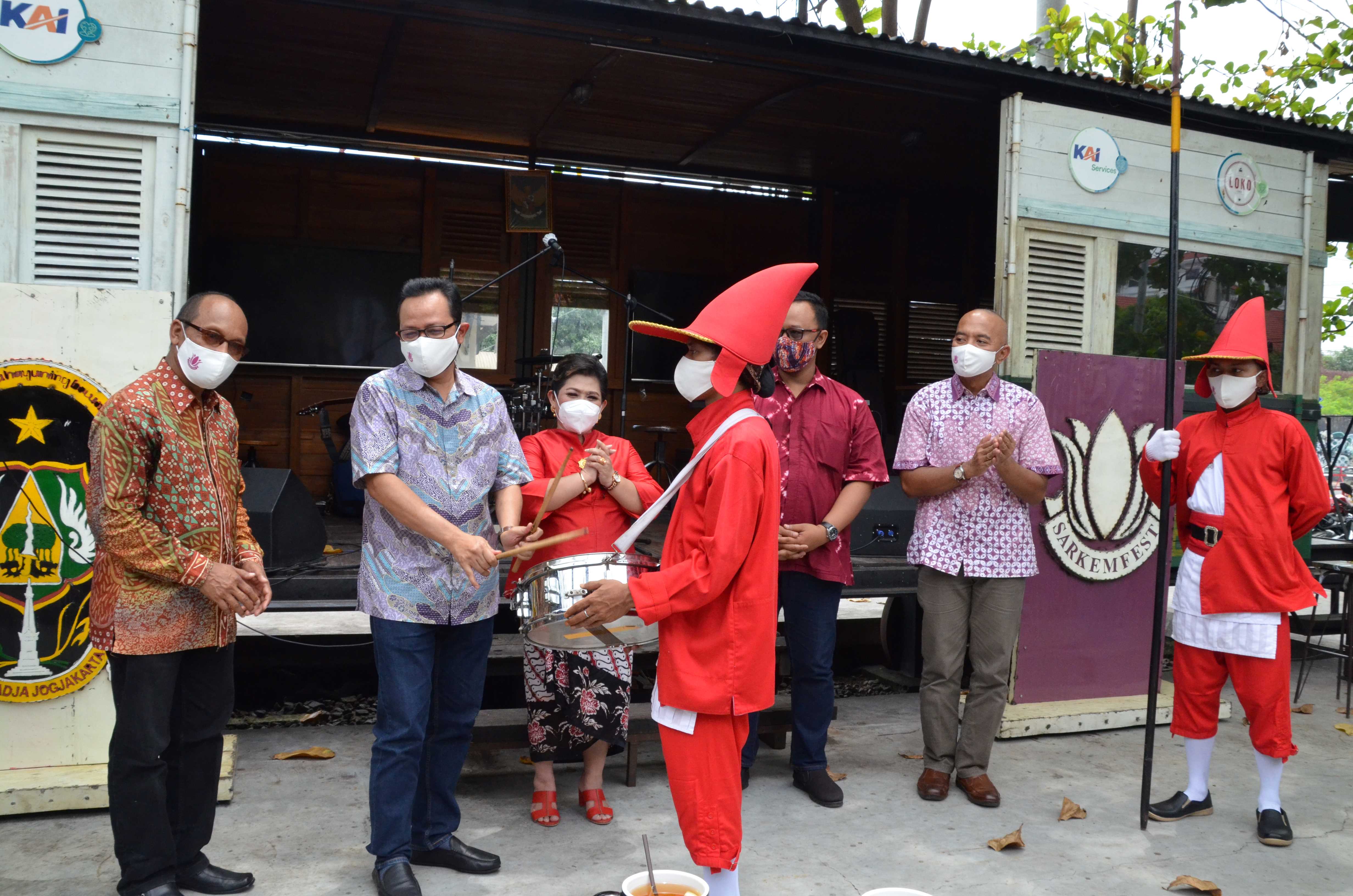    Wakil Walikota Yogya Buka Festival Pasar Kembang   