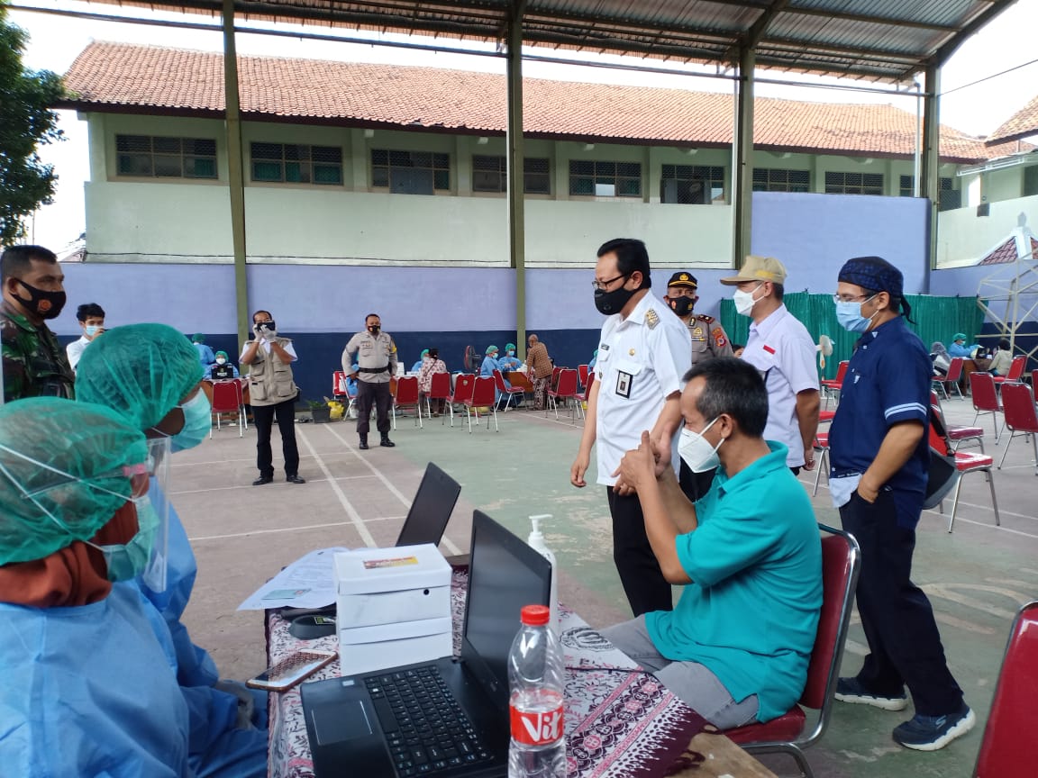 Warga Kotagede Ikuti Vaksinasi Massal di SMAN 5 Yogya