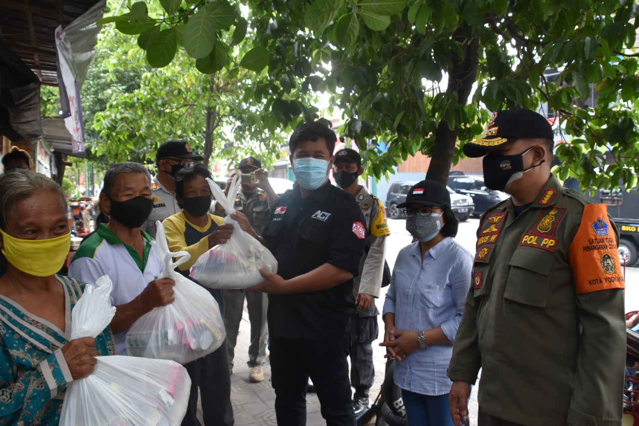 SatpolPP Kota Yogyakarta ajak pedagang disiplin prokes dan taat ppkm secara humanis persuasif