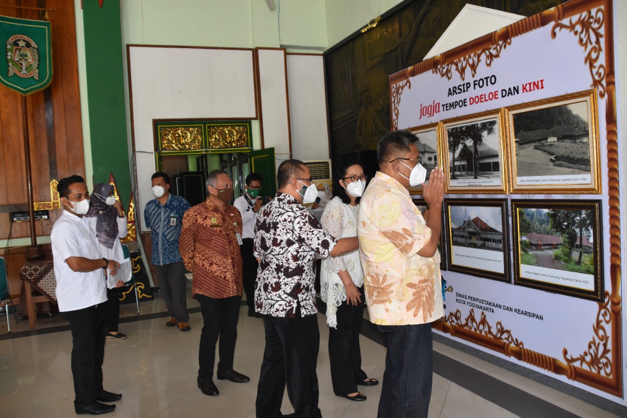 Sekda Kota Yogya Buka Display Dekorasi Arsip Foto 'Jogja Tempo Doeloe dan Masa Kini'