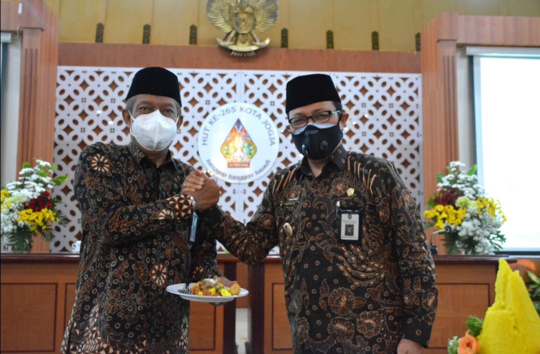 Pemotongan Tumpeng Tandai HUT ke 265 Kota Yogya