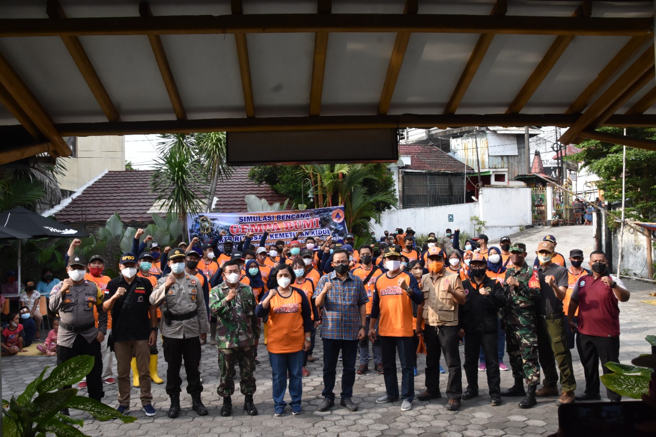 KTB Kemetiran Kidul Gelar Simulasi Gempa Bumi