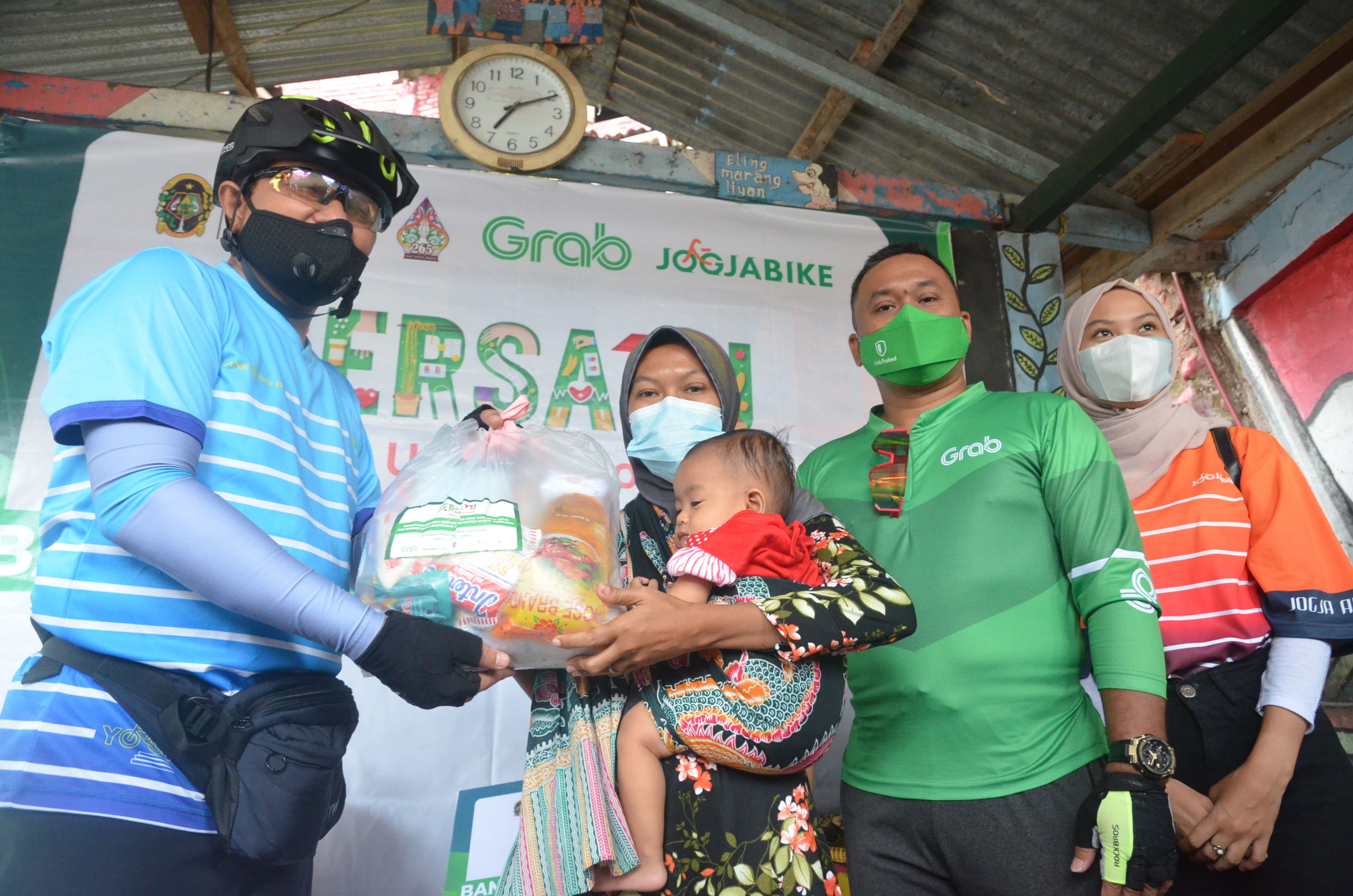 Wawali Resmikan Kampung KB Kricak Kidul Sembari Bagikan Sembako