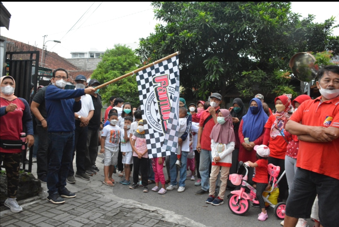 Wawali Lepas Jalan Sehat Warga RW 11 Kelurahan Muja-Muju