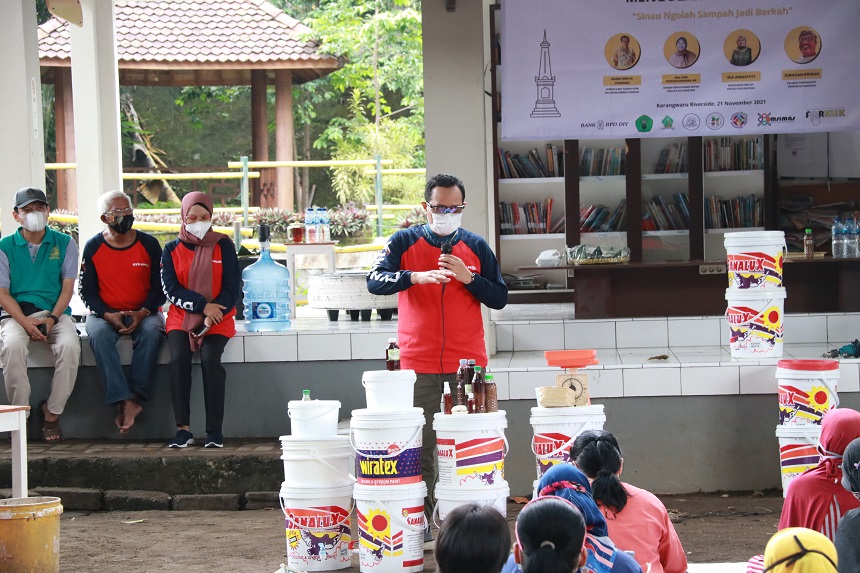 Warga Karangwaru Manfaatkan Bahan Sisa Makanan Menjadi Eco Enzym