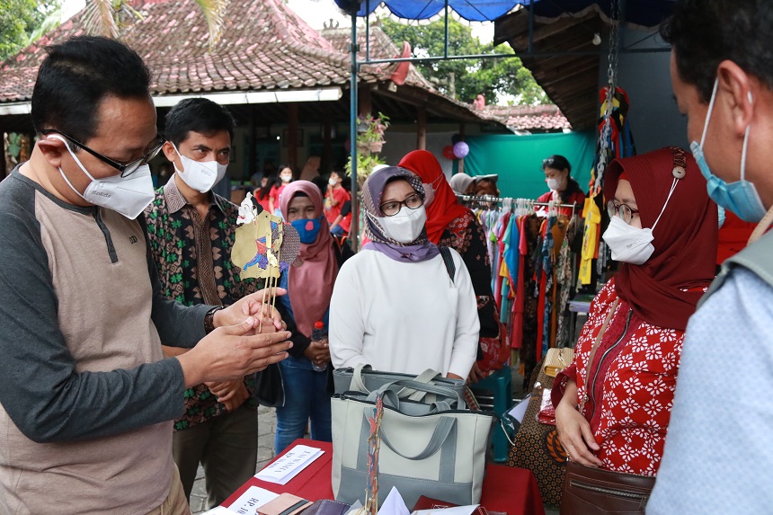 Kelengkapan Izin Mudahkan Pemerintah Bantu Promosi UMKM