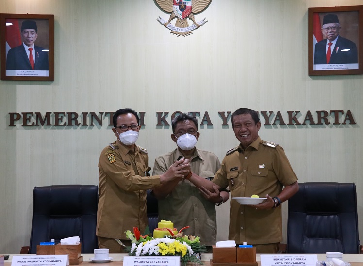 ASN Pemkot Yogya Berikan Kejutan Ultah Sekda