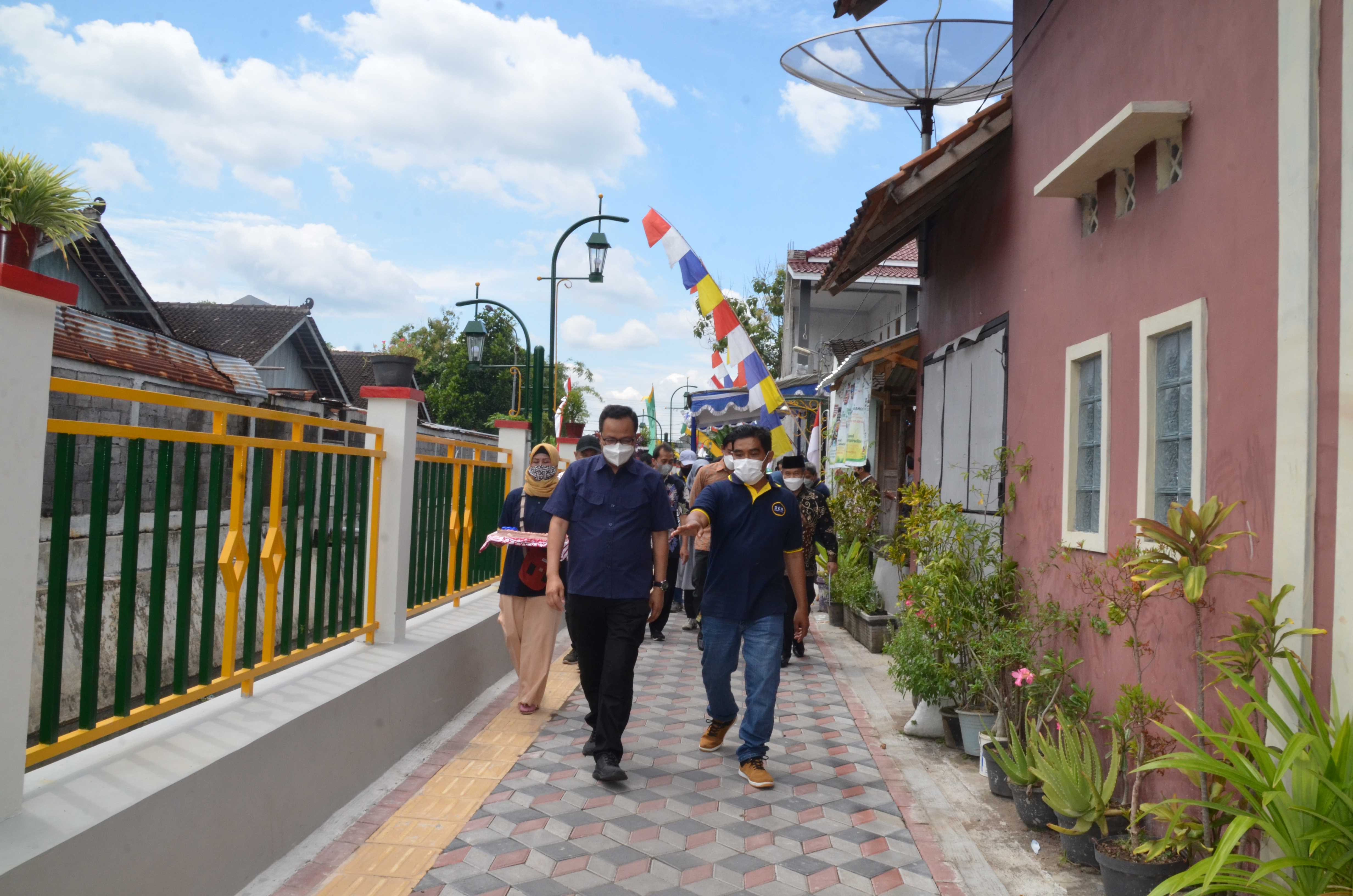 Bantaran Sungai Tekik Kampung Ngaglik Yogya Tampil Cantik