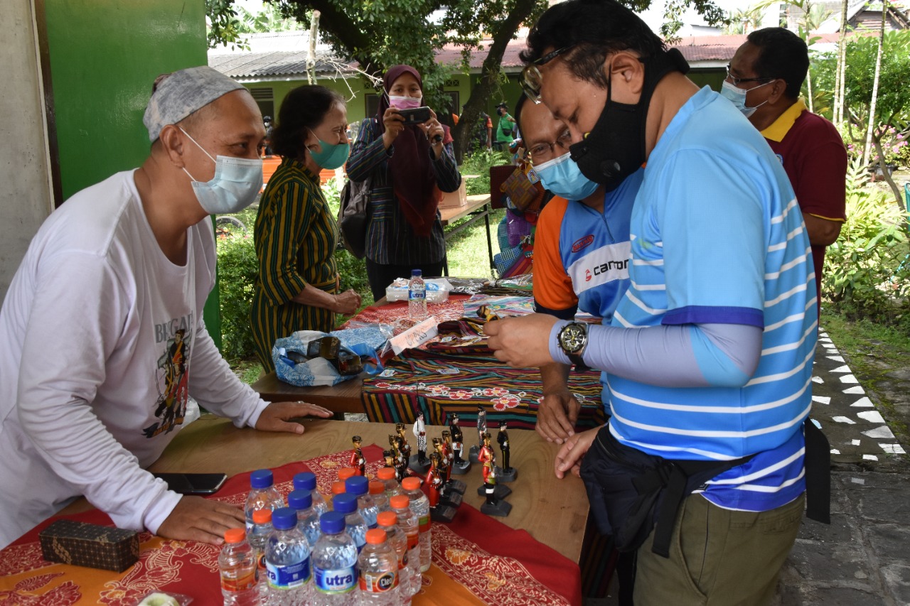 Kerajinan Miniatur Bregodo Khas Sosronenduran