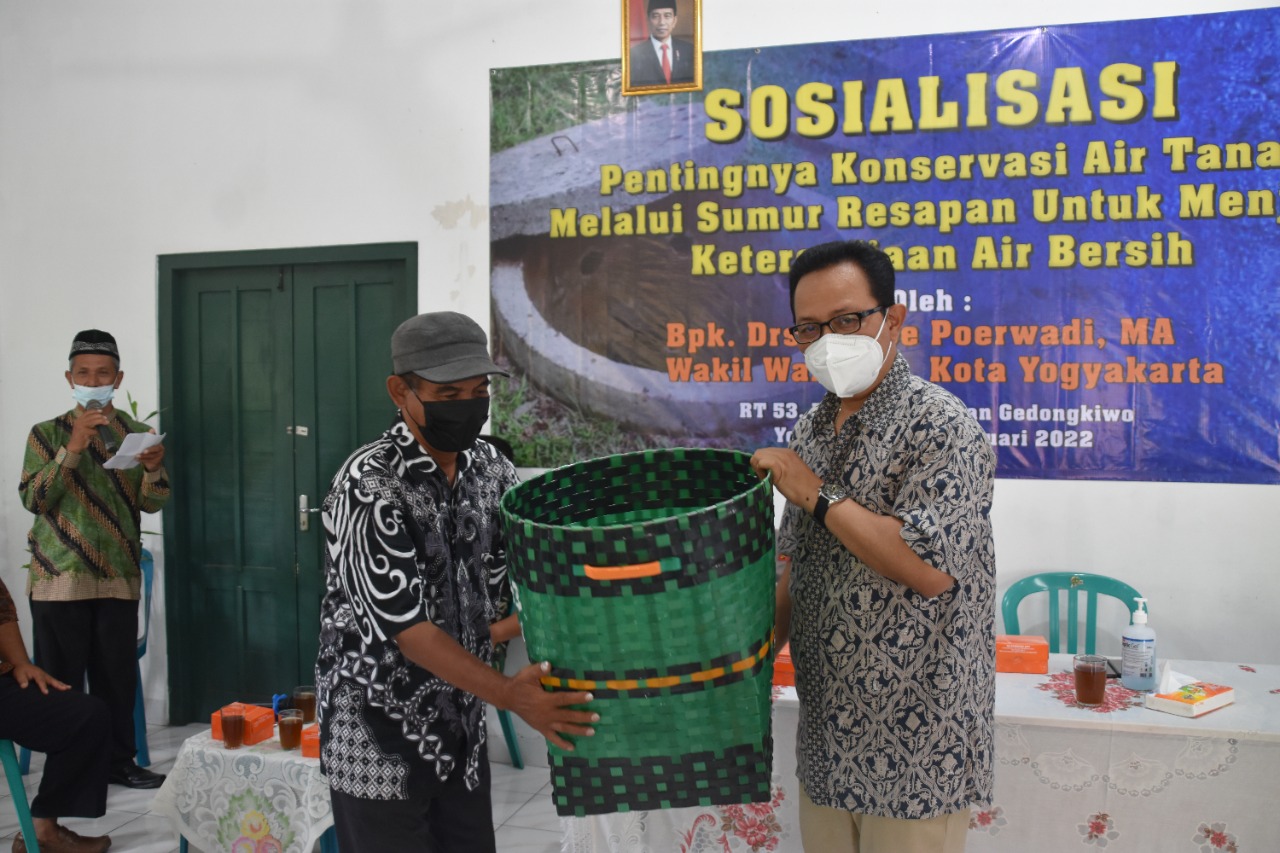 Warga Gedongkiwo Manfaatkan Sumur Resapan Untuk Cadangan Air Bersih