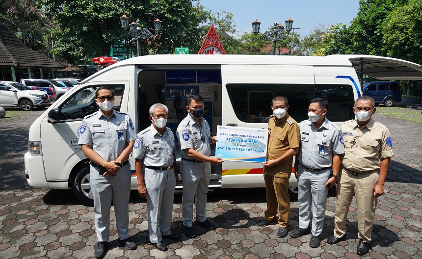 Pemkot Yogya Terima Satu Ambulans dari PT Jasa Raharja