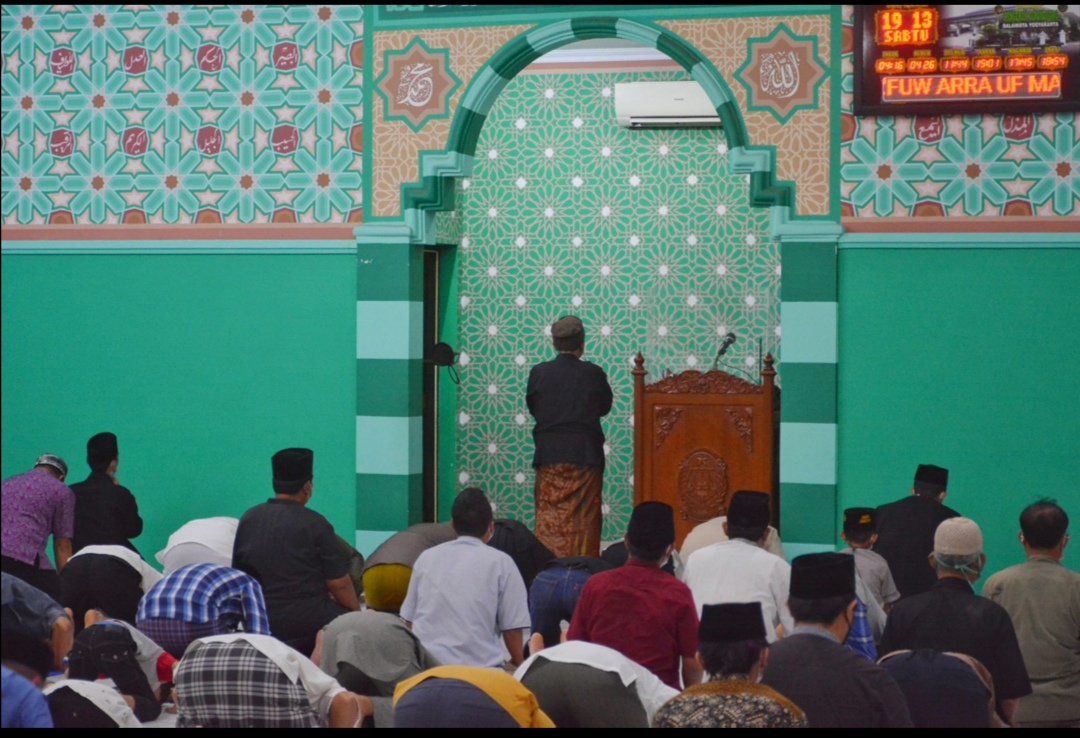 Masjid Diponegoro Terapkan Prokes Salat Tarawih