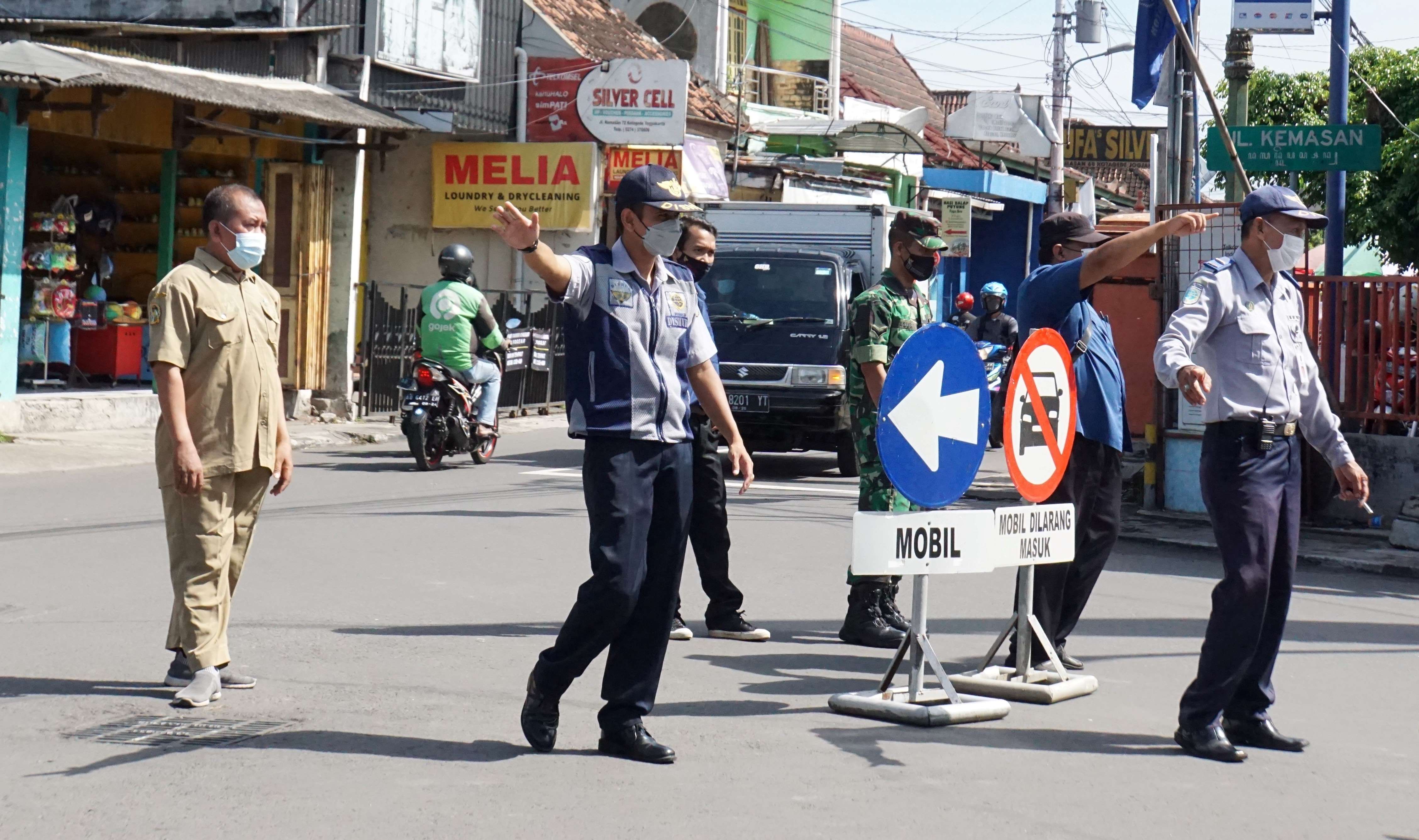 Jalan Kemasan Berlaku Satu Arah Untuk Mobil   