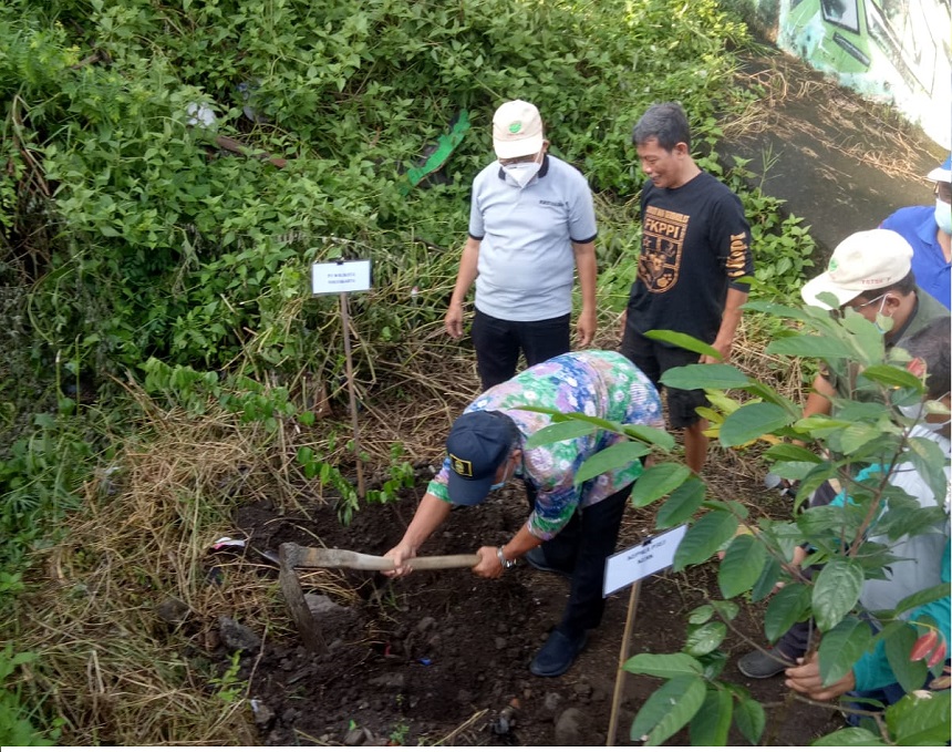 Reresik Kali Code Ajak Warga Cintai Sungai