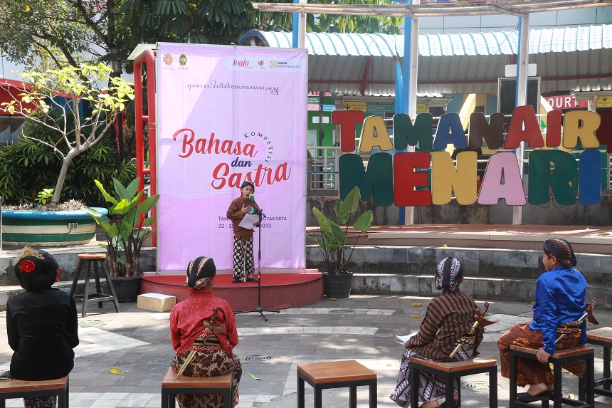 Menanamkan Rasa Cinta Bahasa dan Sastra Jawa pada Kaum Milenial