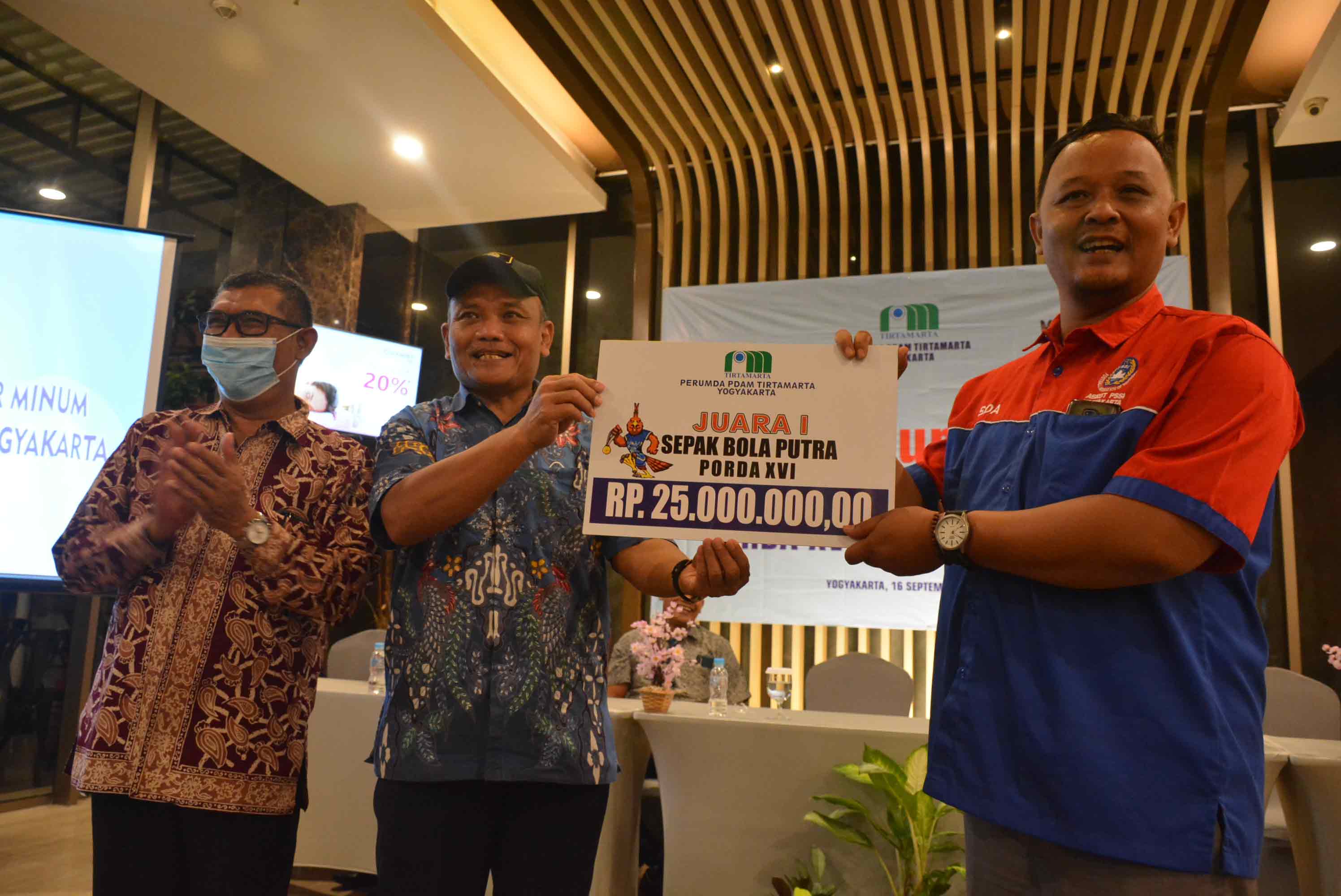 PDAM Tirtamarta Berikan Bonus Untuk Tim Sepakbola Kota Yogyakarta