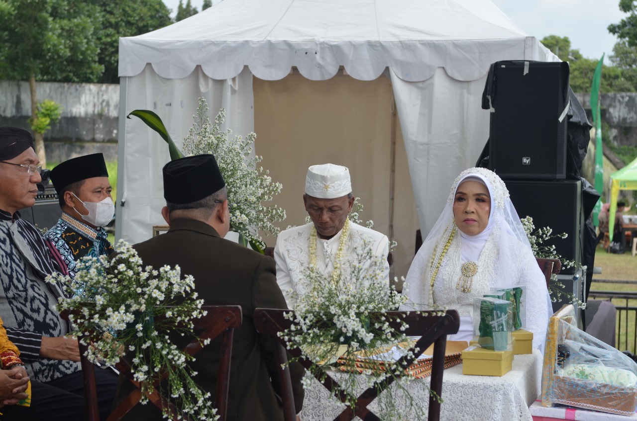 Nikah Bersama di Stadion Kridosono Simbol Dilapangkan Rezeki Pengantin