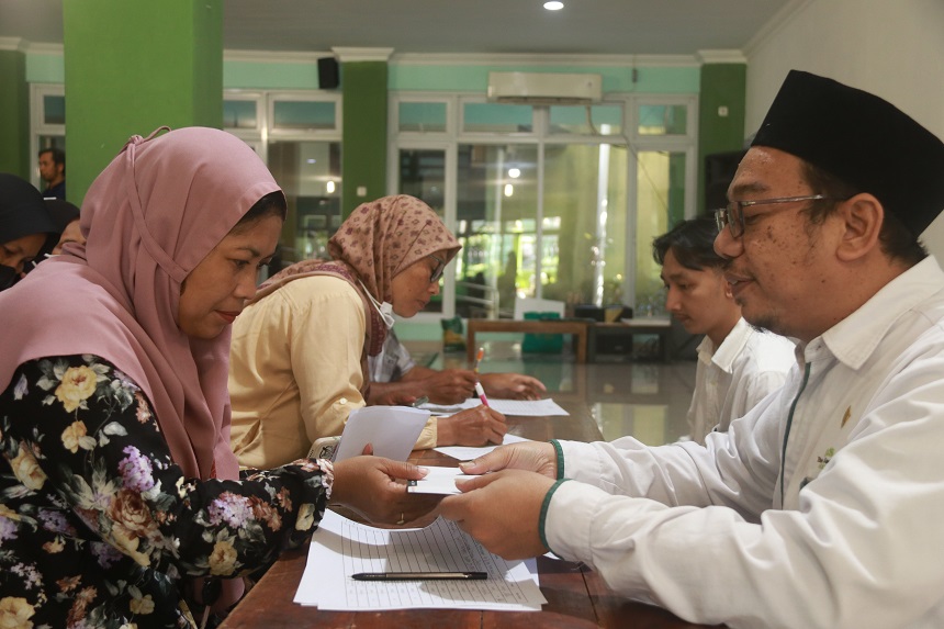 Mualaf Dhuafa di Kota Yogya Terima Bantuan Baznas