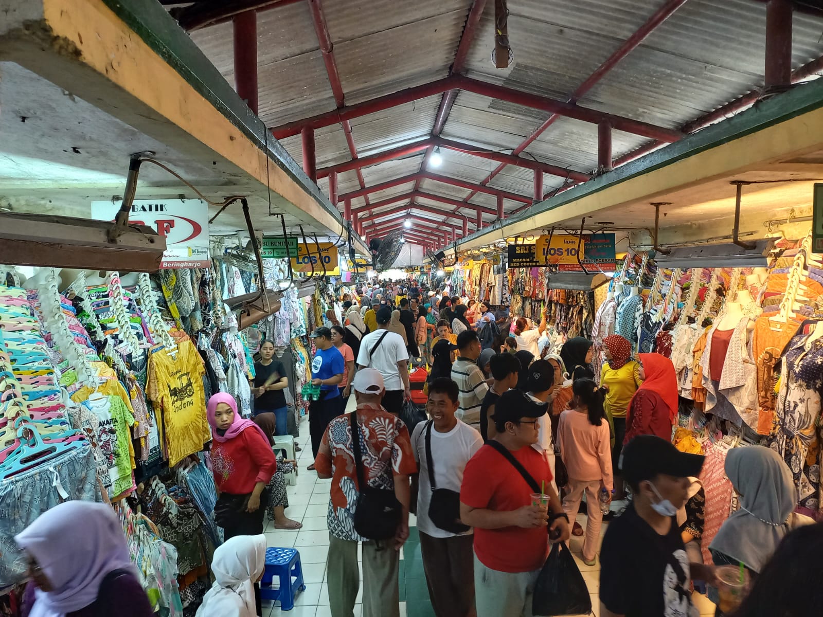 Pasar Beringharjo Ramai Pengunjung Hingga Akhir Liburan Sekolah