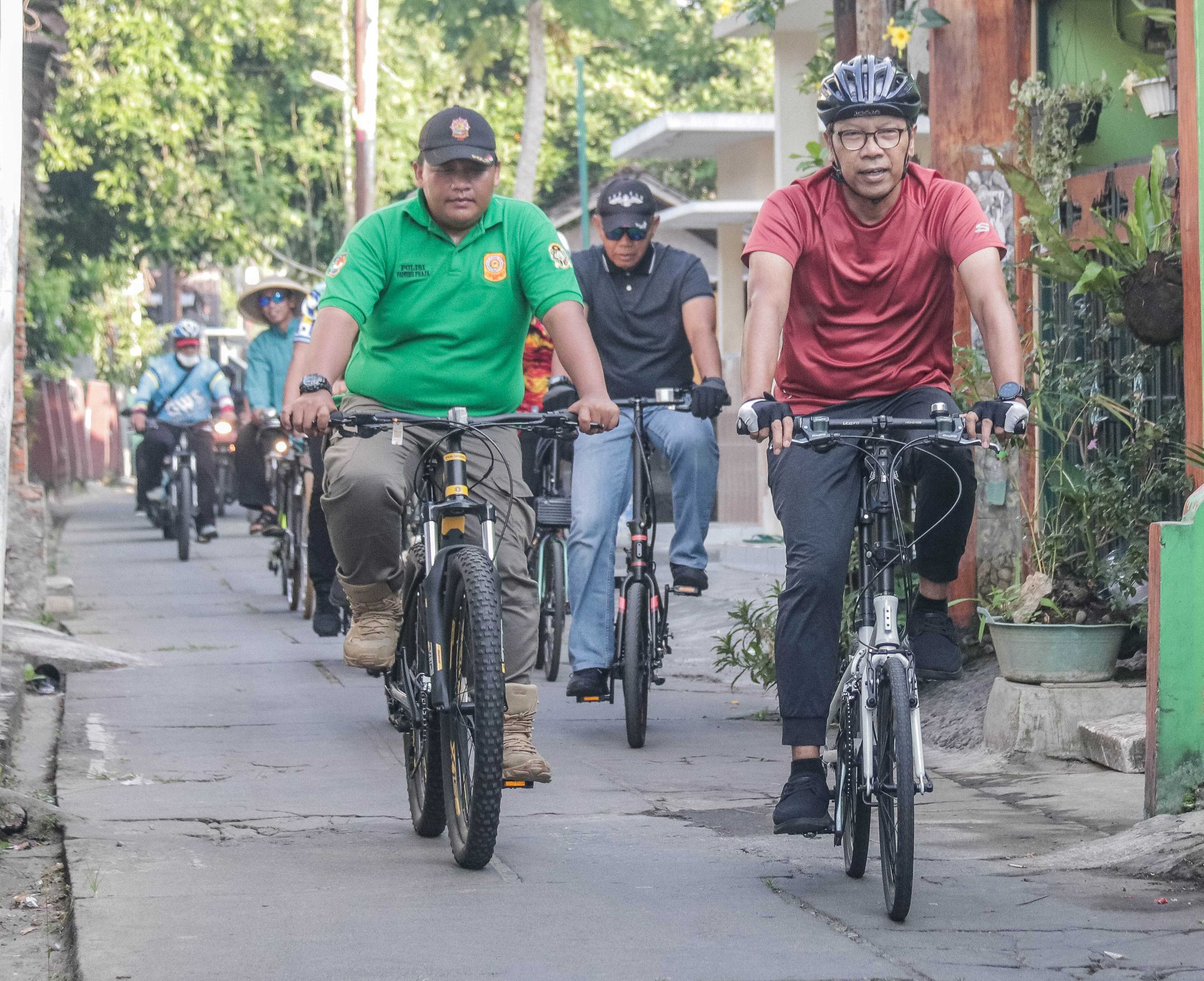 Pj Walikota Gowes Sambang Kampung Wisata Purbayan   