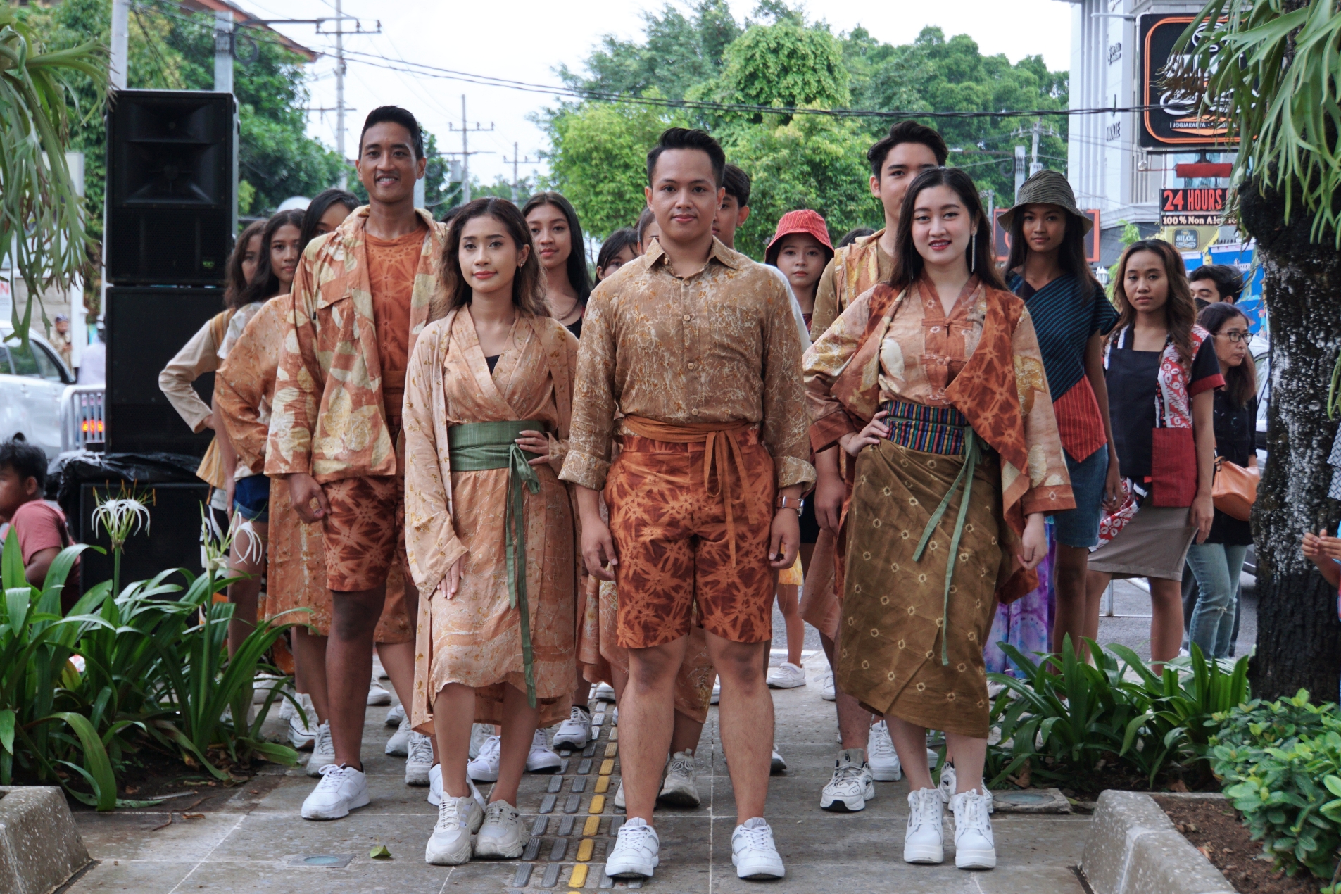 Pedestrian Kotabaru Disulap Jadi Catwalk Fashion Show Batik Ecoprint Jogja