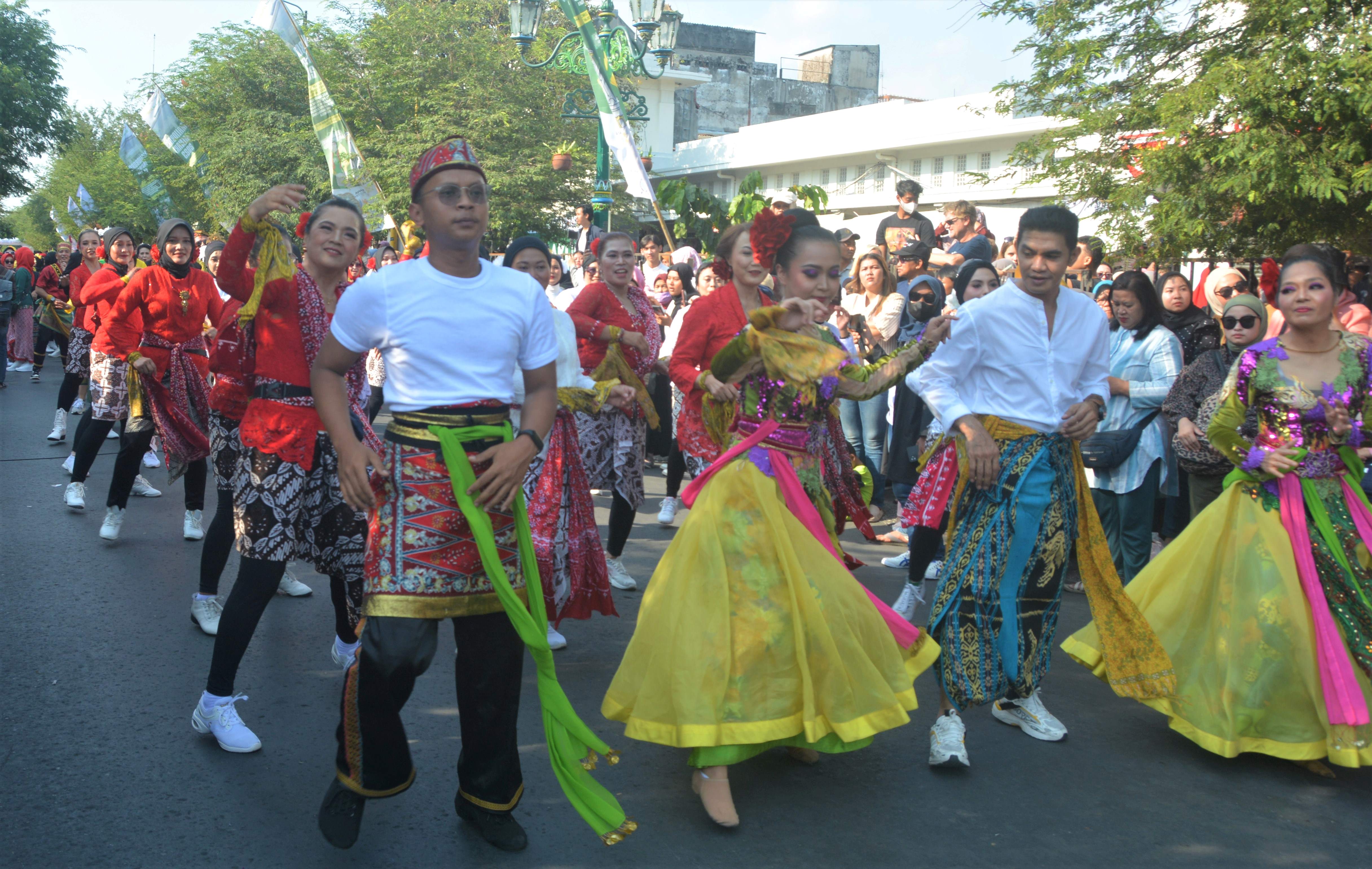    Ribuan Orang Menari Line Dance di Malioboro Pecahkan Rekor MURI   
