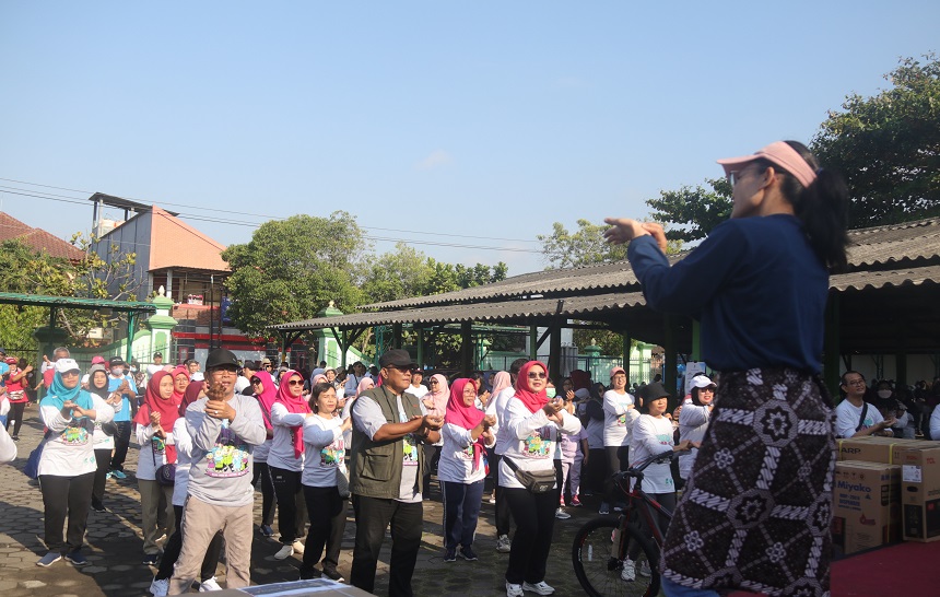 Jalan Sehat dan Senam Menari Meriahkan HUT RSUD Kota Yogya