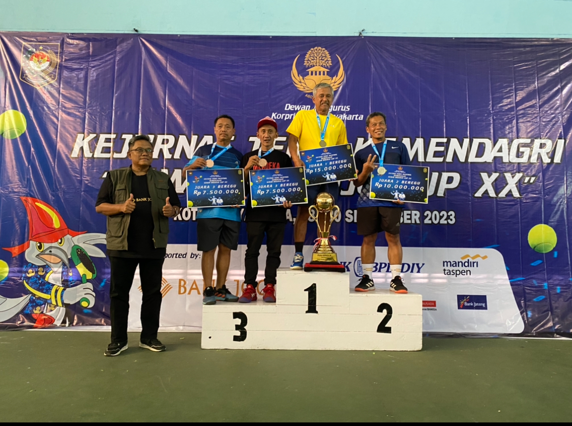 Pemprov Jatim Juara Invitasi Tenis Nasional Seman Widjojo Cup