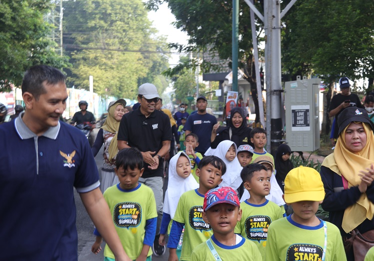 Jalan Sehat Meriahkan HUT Ke-60 SD Muhammadiyah Sokonandi