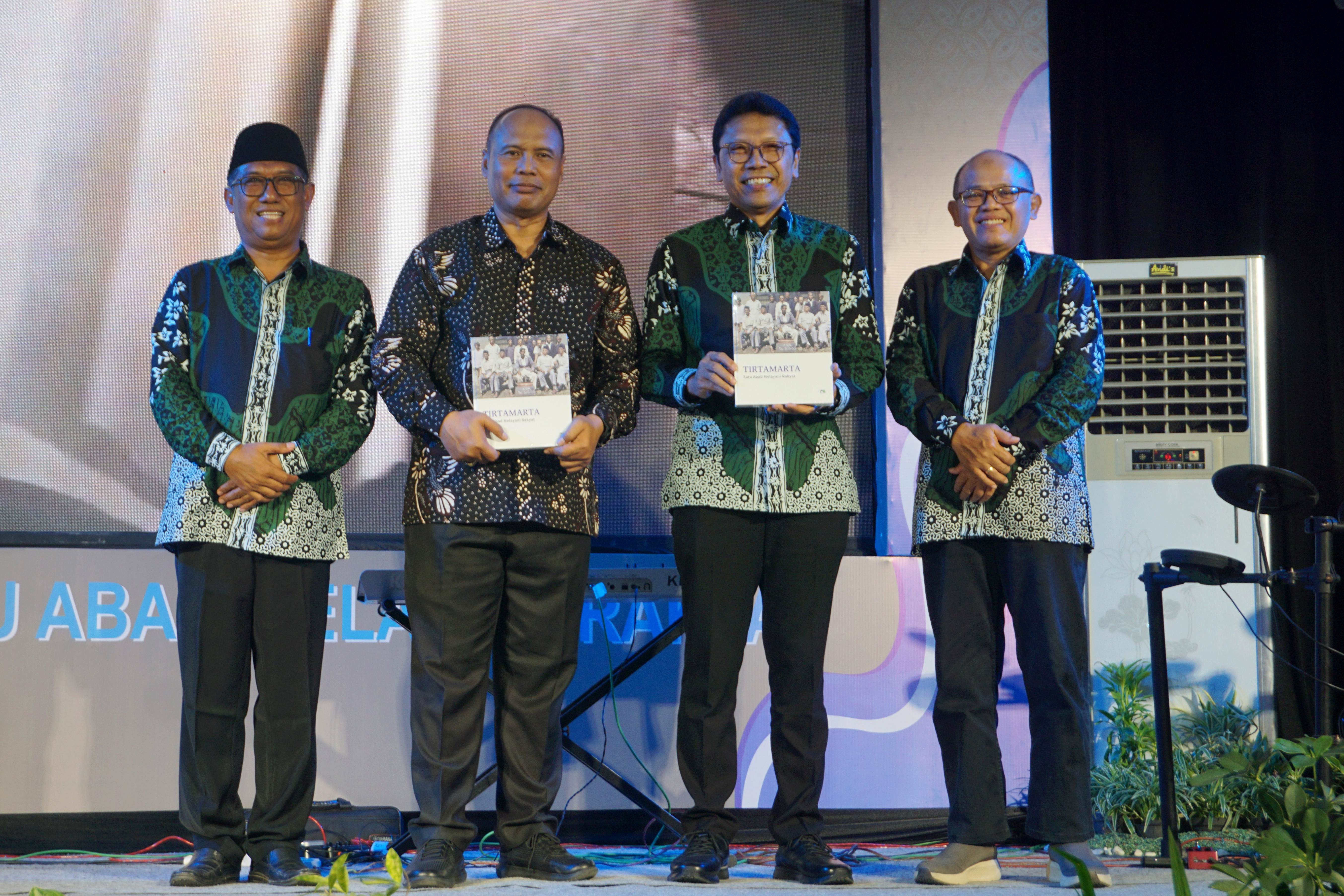 PDAM Tirtamarta Luncurkan Buku Satu Abad Melayani Rakyat