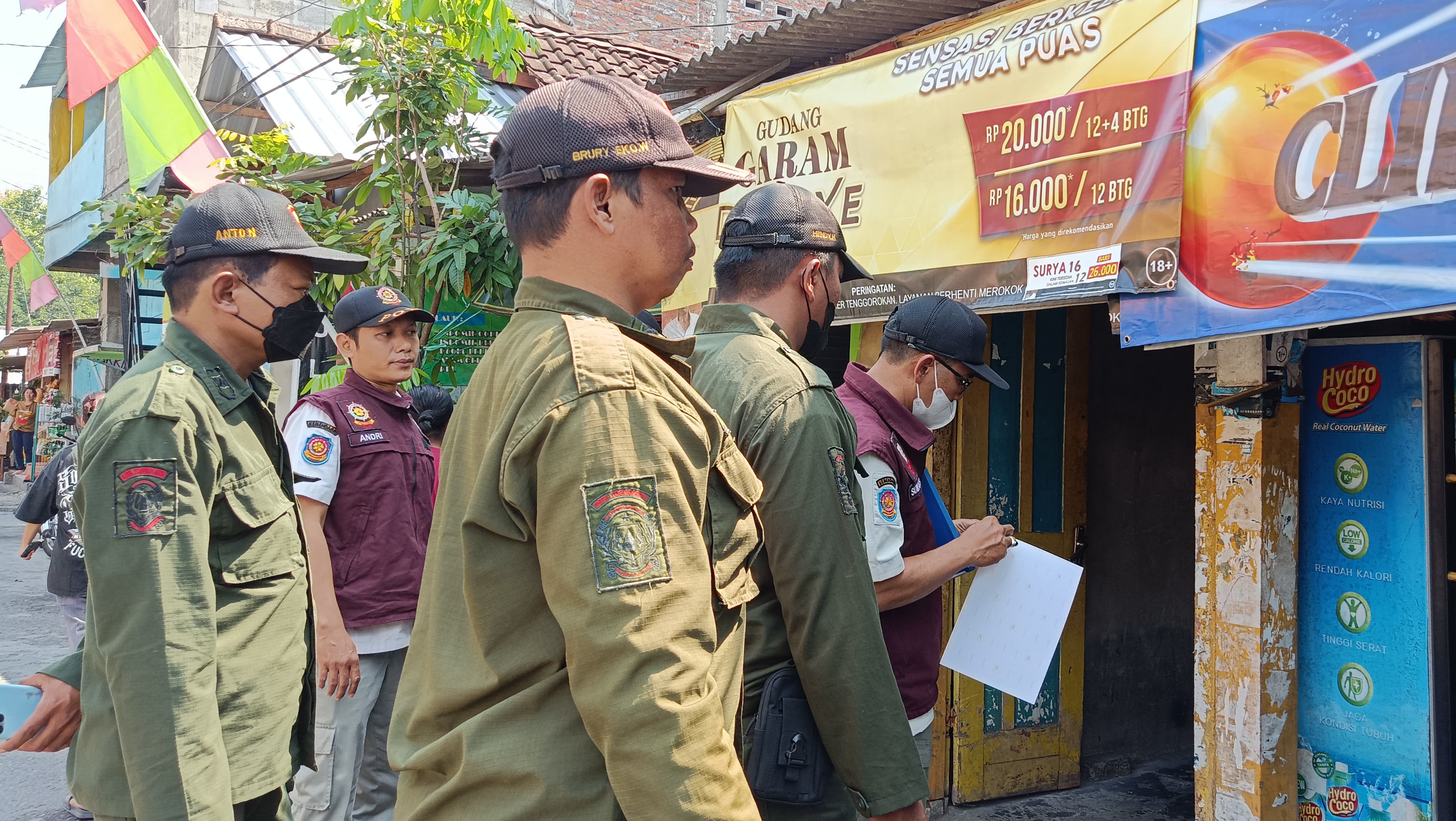 Operasi Gabungan Gempur Rokok Ilegal Sasar Warung Kelontong